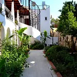 Deniz Битез