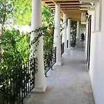 Deniz Битез